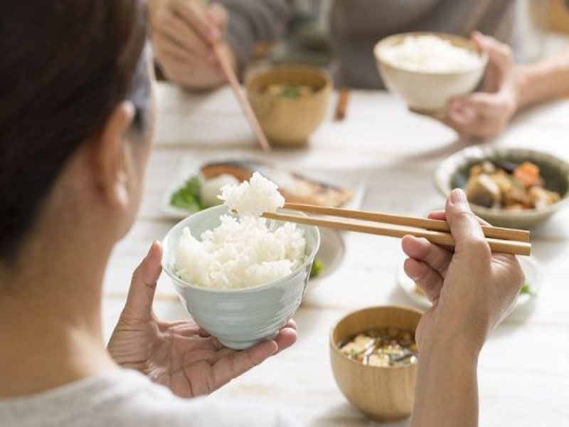 Giải mã giấc mơ thấy ăn cơm