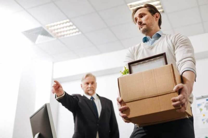 Nằm mơ thấy bị đuổi việc đánh đề con gì?