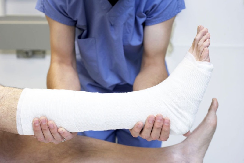Nằm mơ thấy gãy chân đánh đề con gì?