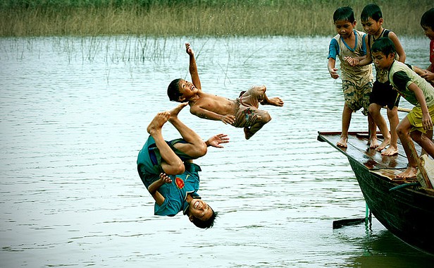 Giải mã giấc mơ thấy tắm sông