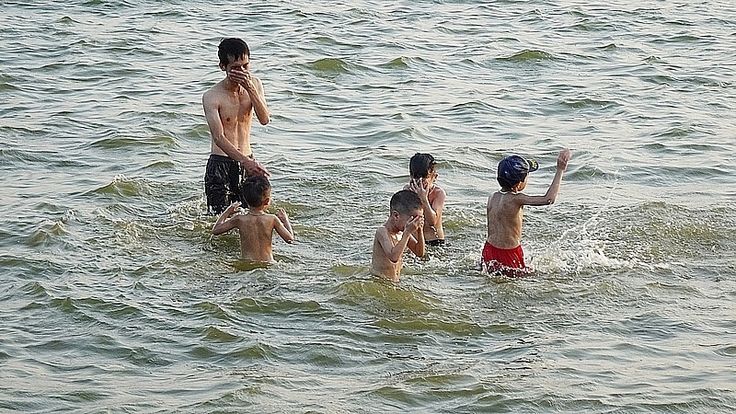 Nằm mơ thấy tắm sông đánh đề con gì?