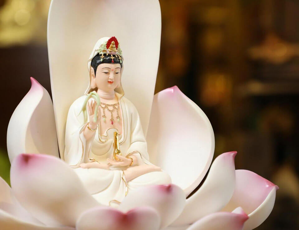 Nằm mơ thấy tượng quan âm đánh đề con gì?